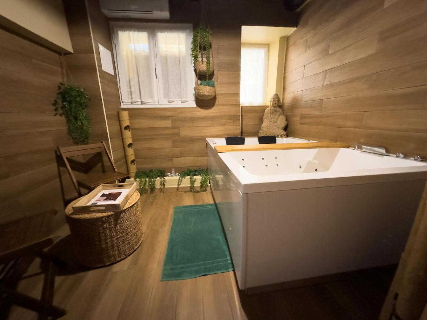 Le Balneo Jacuzzi Vieil Antibes Safranier 아파트 외부 사진